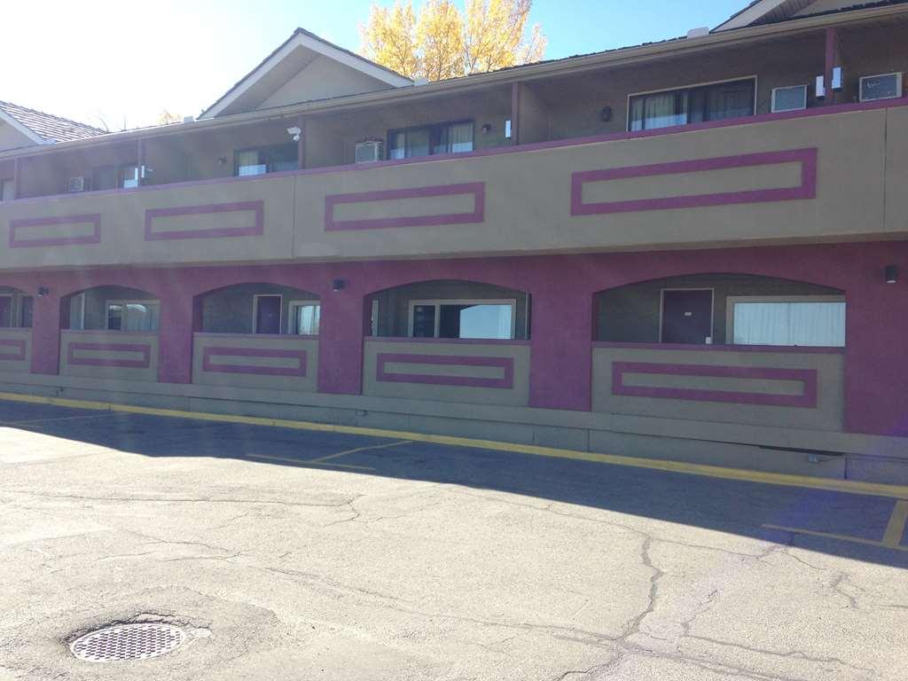 Canadas Best Value Inn Chinook Station YYC Buitenkant foto