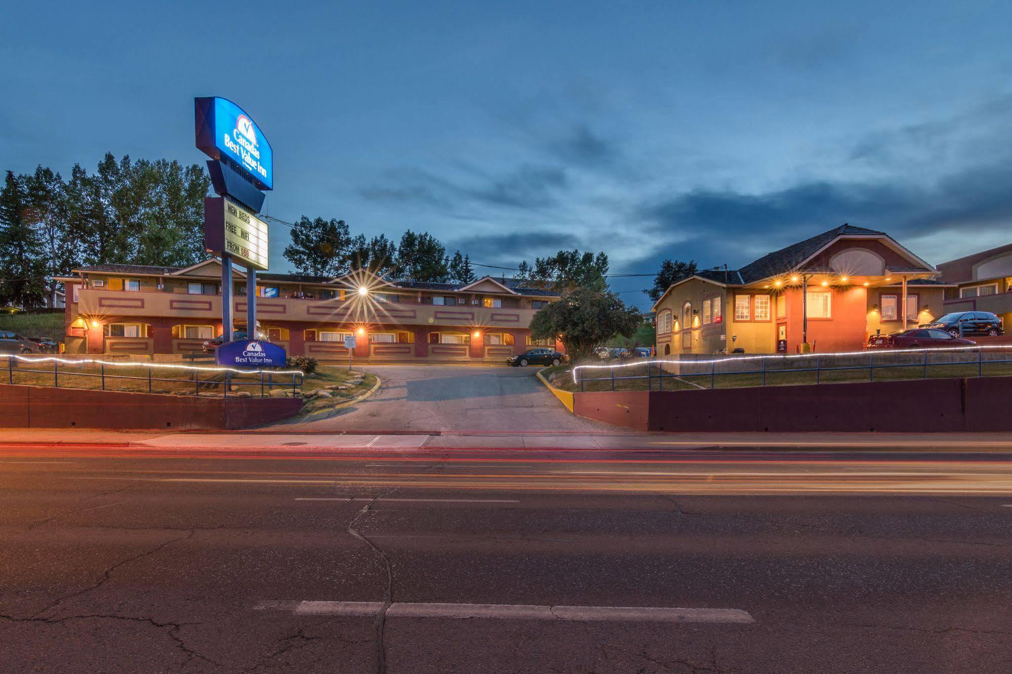 Canadas Best Value Inn Chinook Station YYC Buitenkant foto
