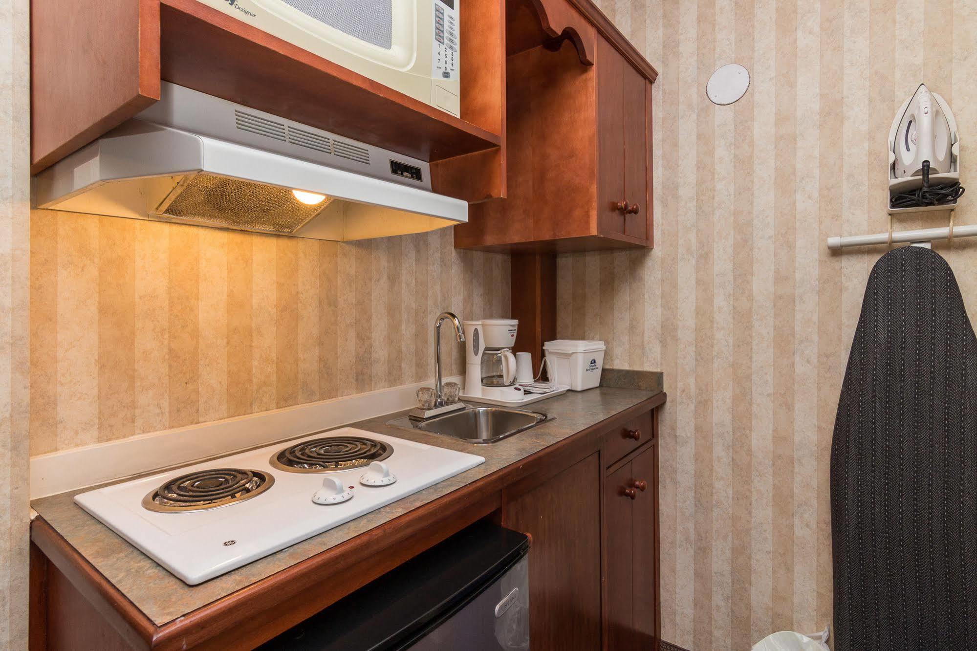 Canadas Best Value Inn Chinook Station YYC Buitenkant foto