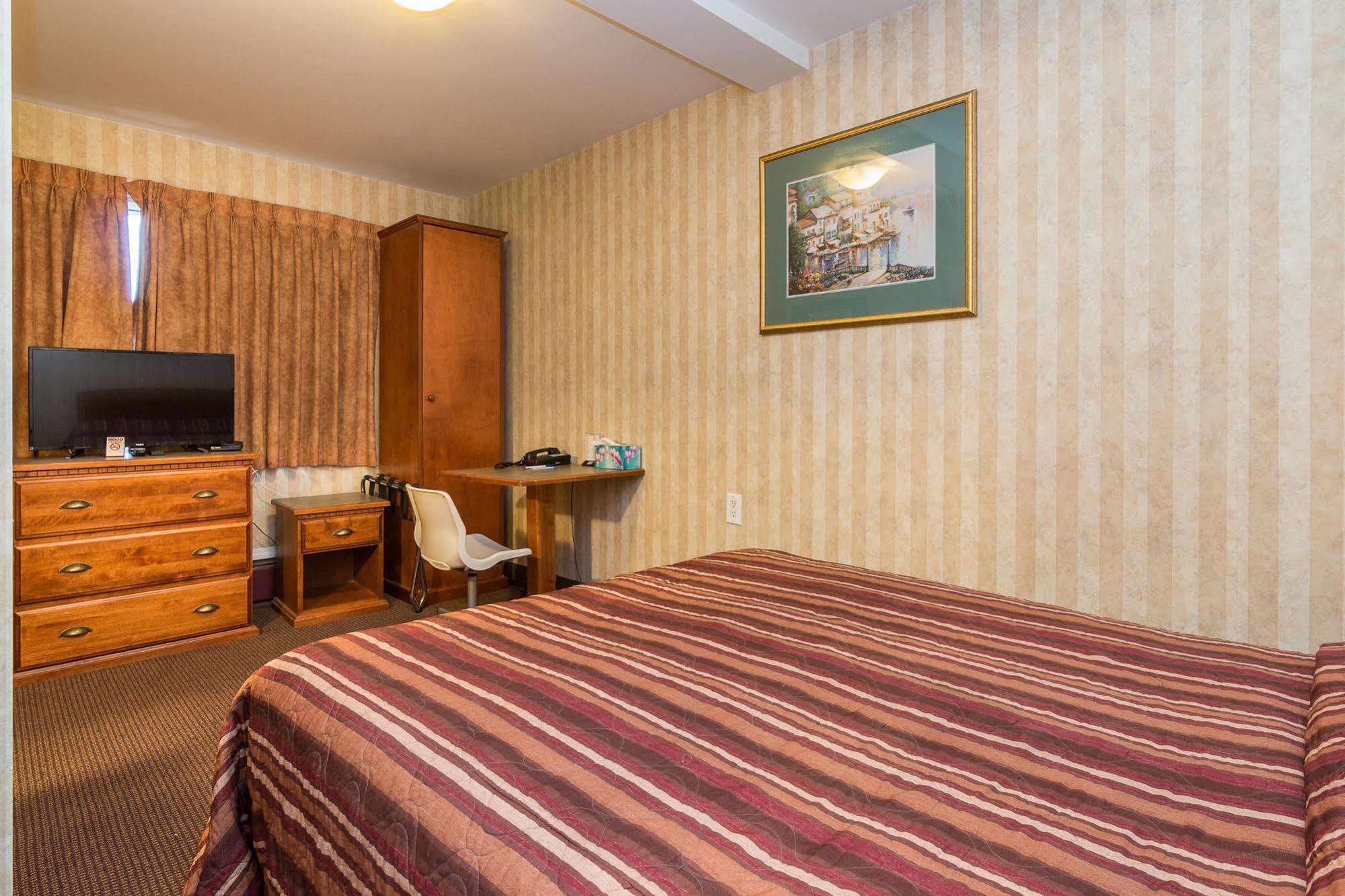 Canadas Best Value Inn Chinook Station YYC Buitenkant foto