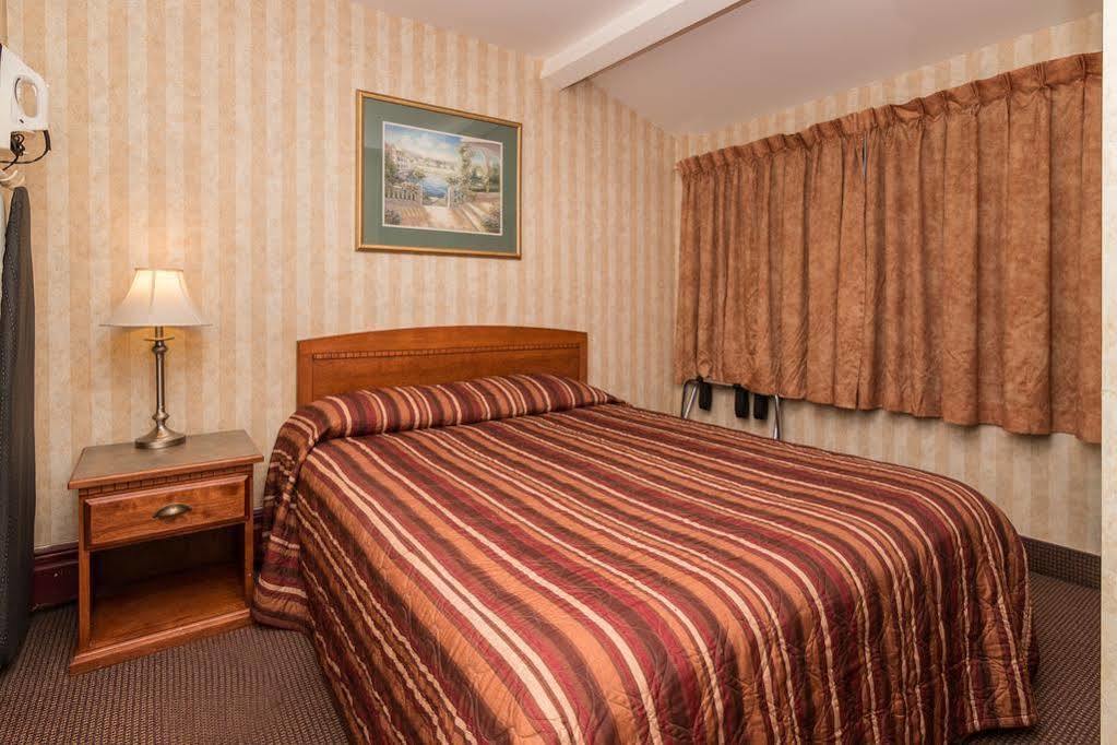 Canadas Best Value Inn Chinook Station YYC Buitenkant foto