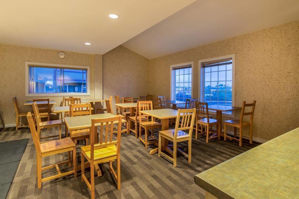 Canadas Best Value Inn Chinook Station YYC Buitenkant foto