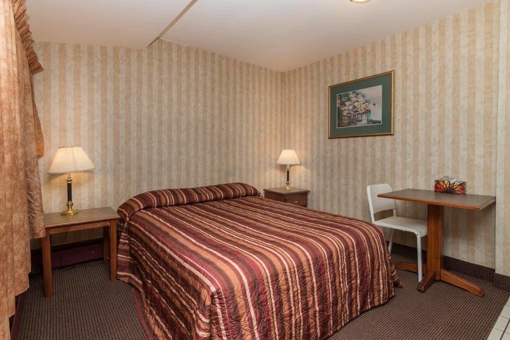Canadas Best Value Inn Chinook Station YYC Buitenkant foto