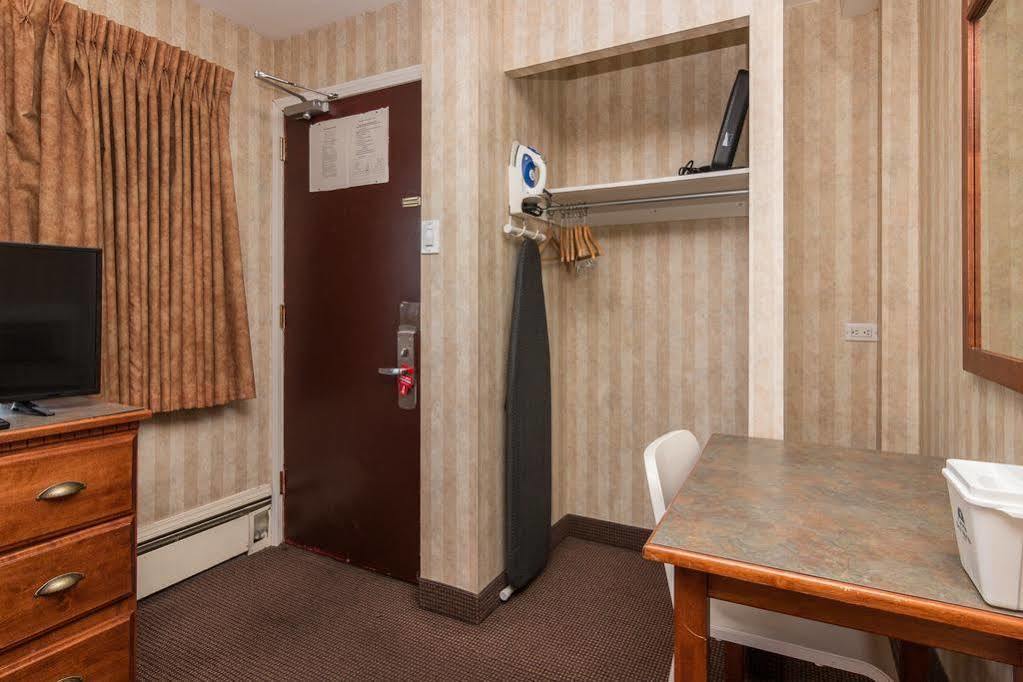 Canadas Best Value Inn Chinook Station YYC Buitenkant foto