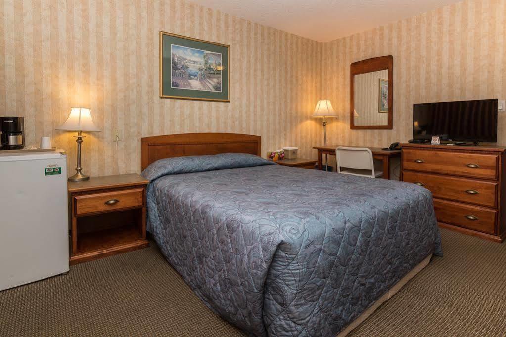 Canadas Best Value Inn Chinook Station YYC Buitenkant foto