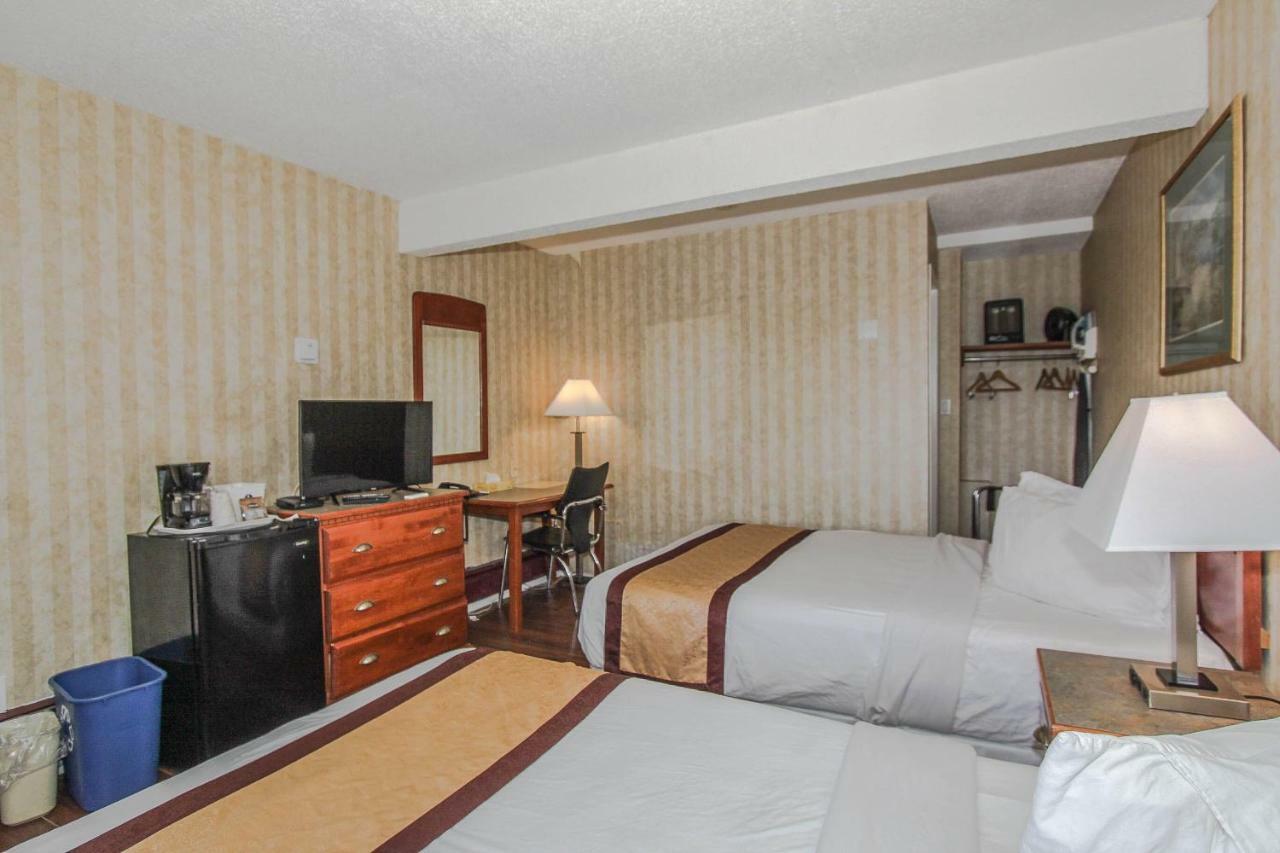 Canadas Best Value Inn Chinook Station YYC Buitenkant foto