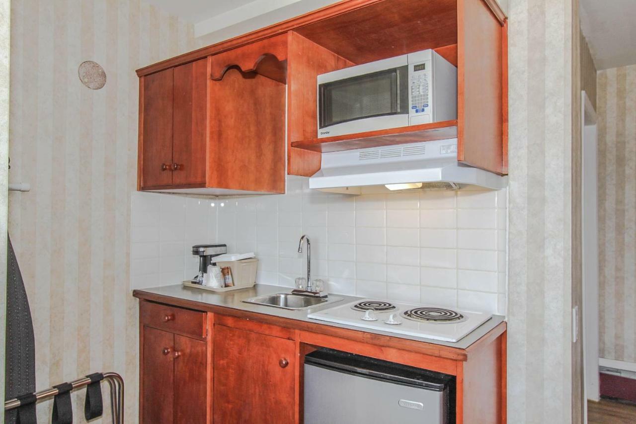 Canadas Best Value Inn Chinook Station YYC Buitenkant foto