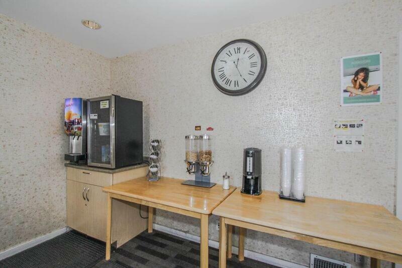 Canadas Best Value Inn Chinook Station YYC Buitenkant foto